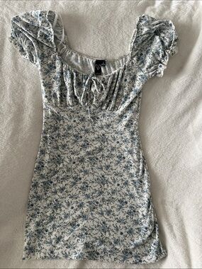 windsor womens blue and white floral dress puff sleves size medium